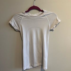Swiftly tech short sleeve size 4